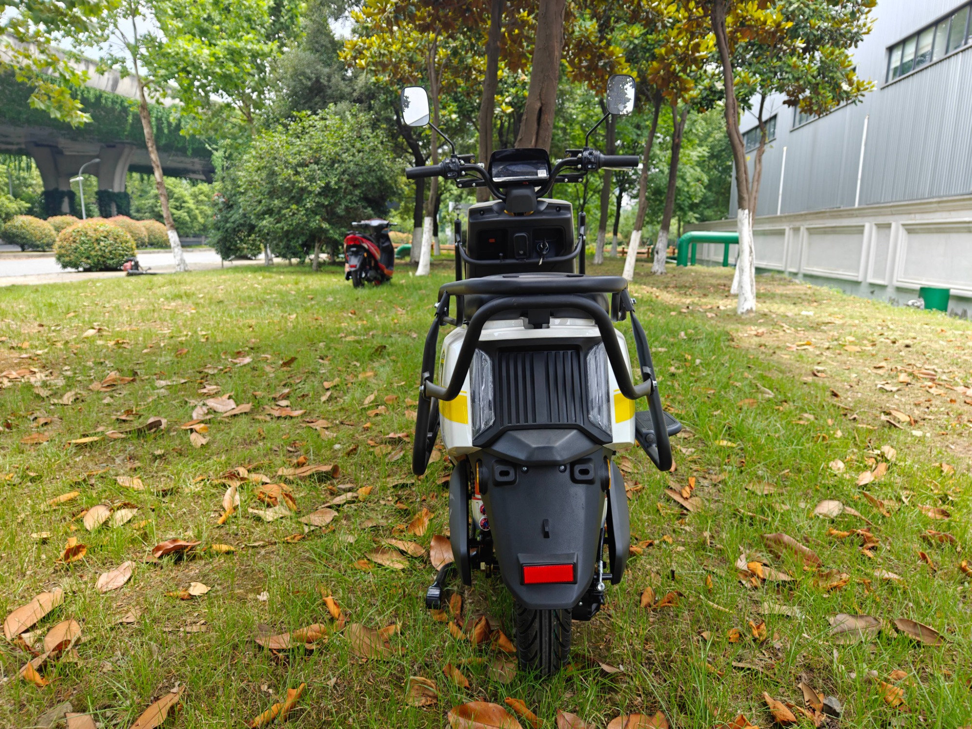 72V800W Latest Two-Wheeled Lightweight Commuter Electric Scooter