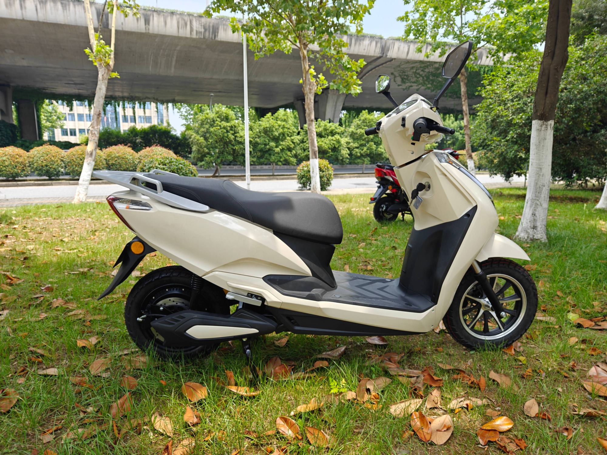 72V1200W Adult Electric City Bike Two Wheel Electric Scooter