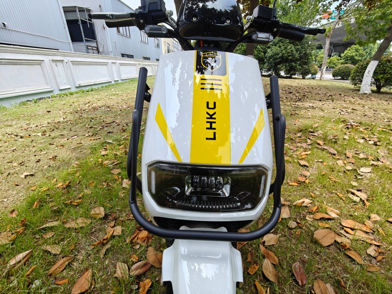 72V800W Latest Two-Wheeled Lightweight Commuter Electric Scooter
