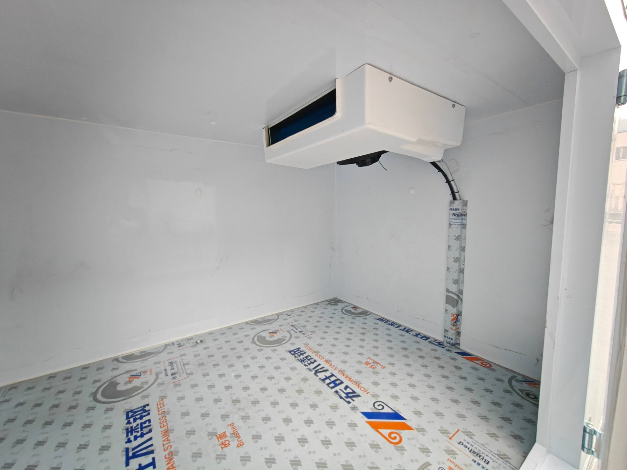 Three-Wheeled Ice Cream and Food Refrigerated Truck, Exterior Color Can Be Customized