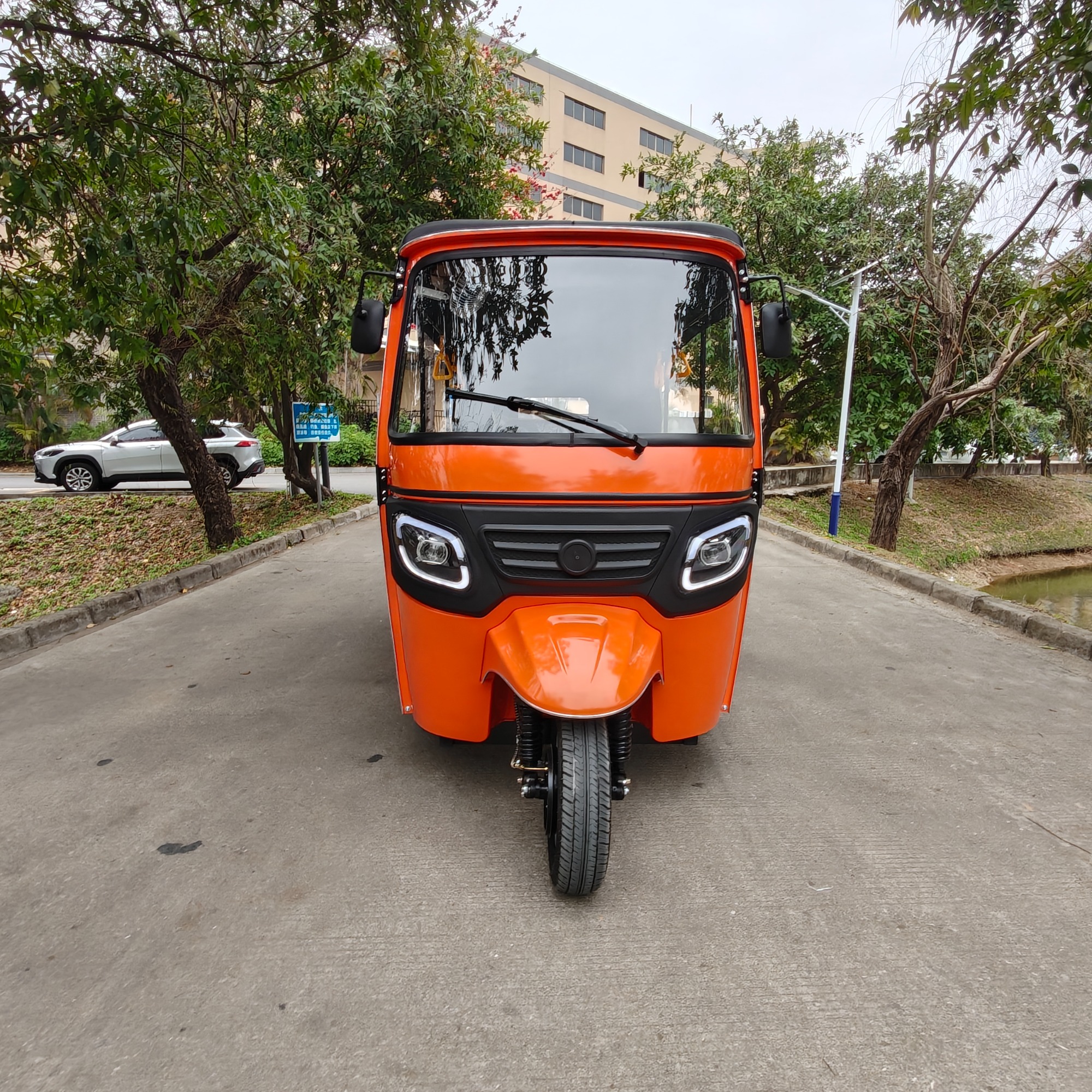 2025 Cj-Dynasty 4000W Motor Electric Tuk Tuk Tricycle -9-Seat Version for Aldult