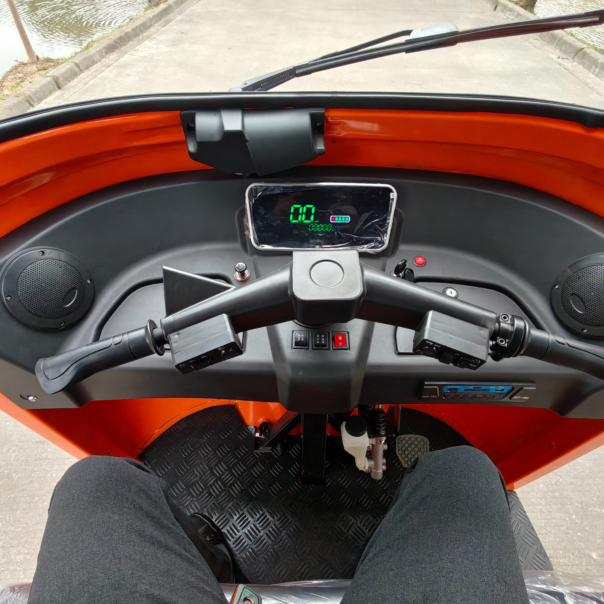 200cc Single Cylinder Water-Cooled Four-Stroke Gasoline Engine/Three-Wheel Passenger Tuk-Tuk/Three-Wheel Taxi