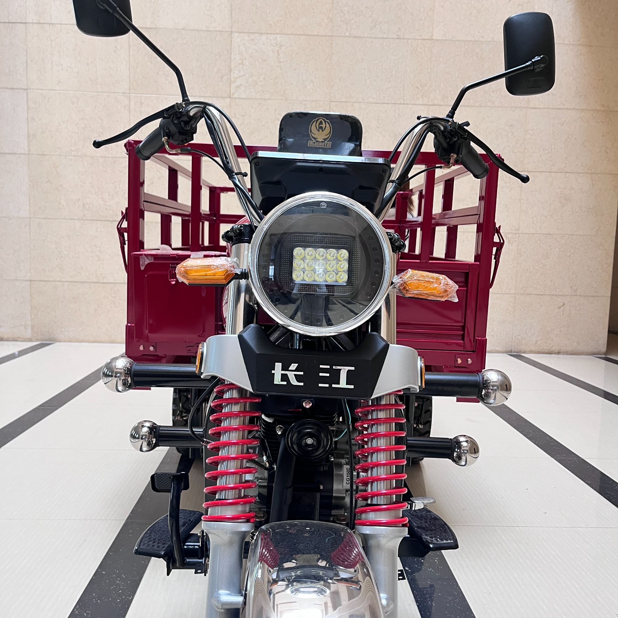 New 200cc Petrol Tricycle for Commercial Agricultural Transport with Large Storage Box