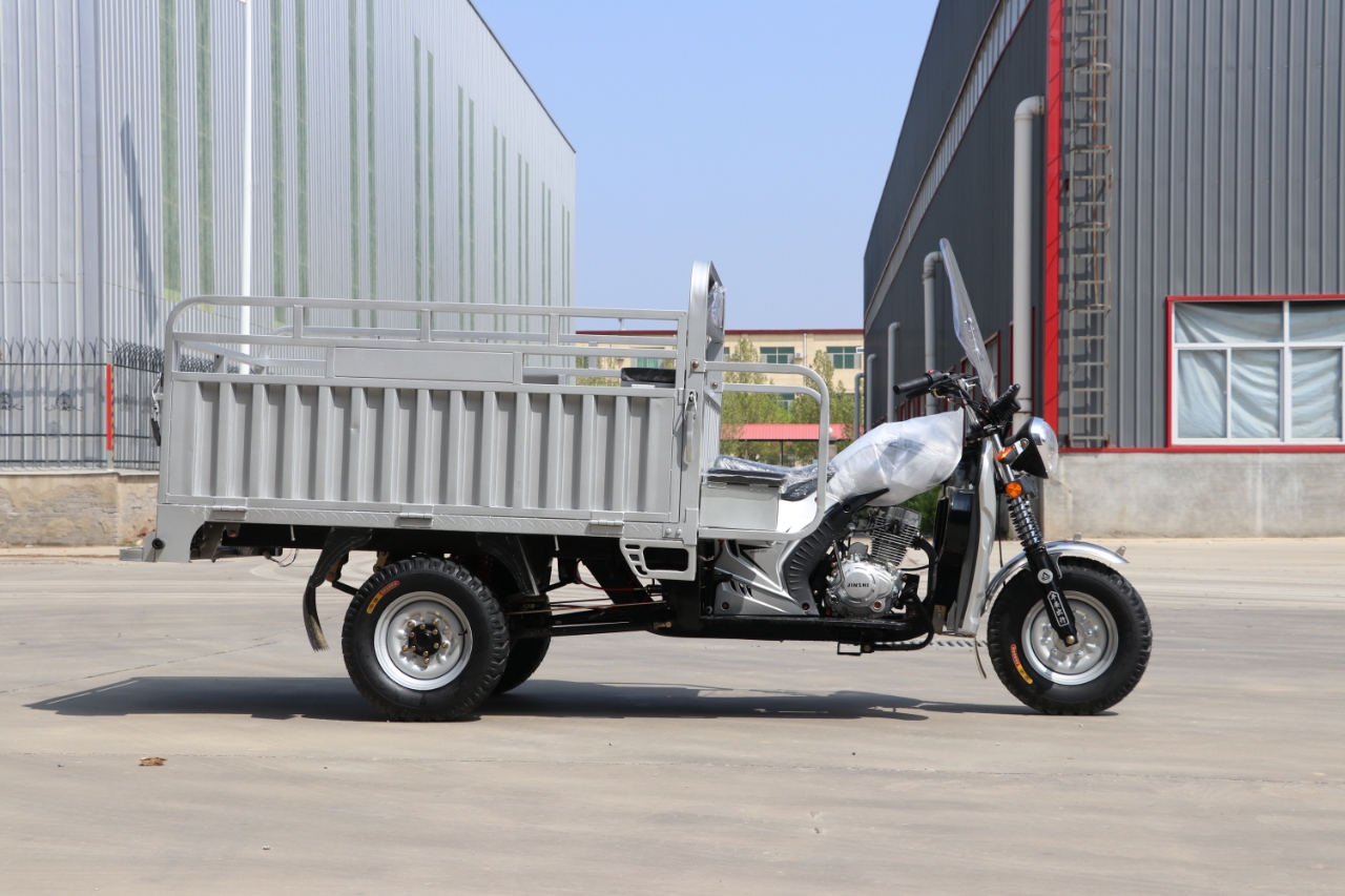 2025 New Chinese Export Gasoline Cargo Three-Wheeled Motorcycle with Windshield