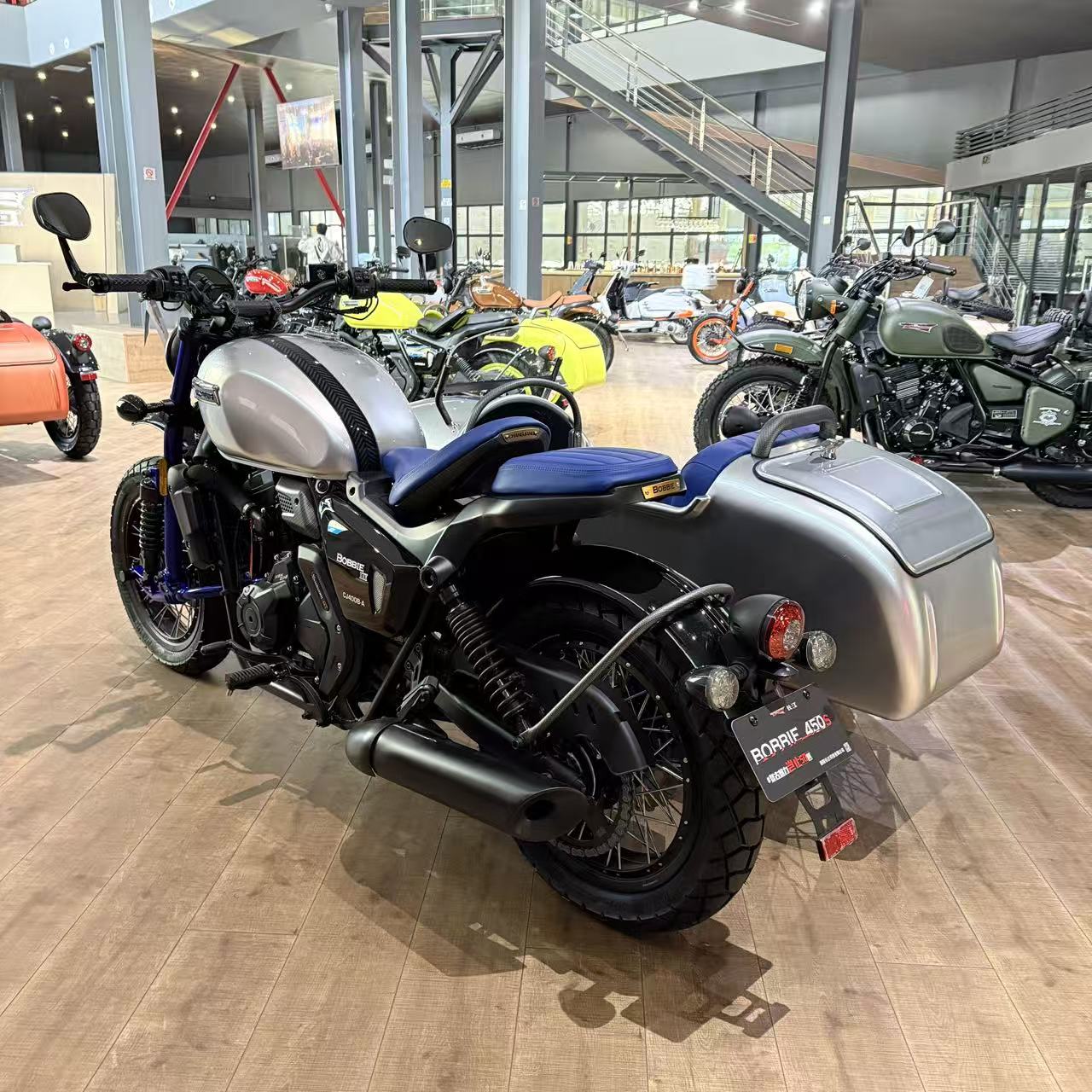 Affordable Travel and Delivery Sidecar Tricycle Two-seater 450cc Sidecar Tricycle with Customizable Colors