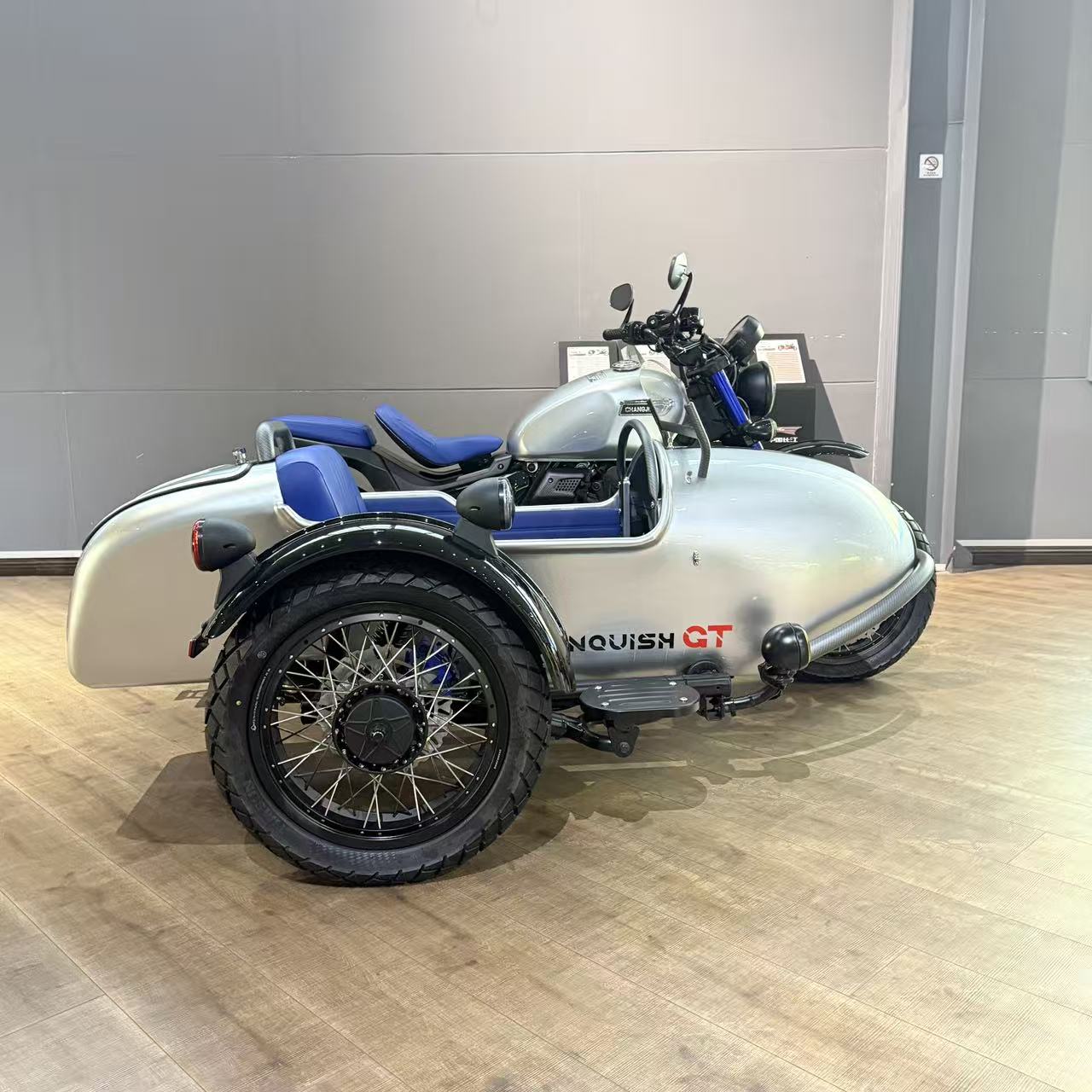 Affordable Travel and Delivery Sidecar Tricycle Two-seater 450cc Sidecar Tricycle with Customizable Colors