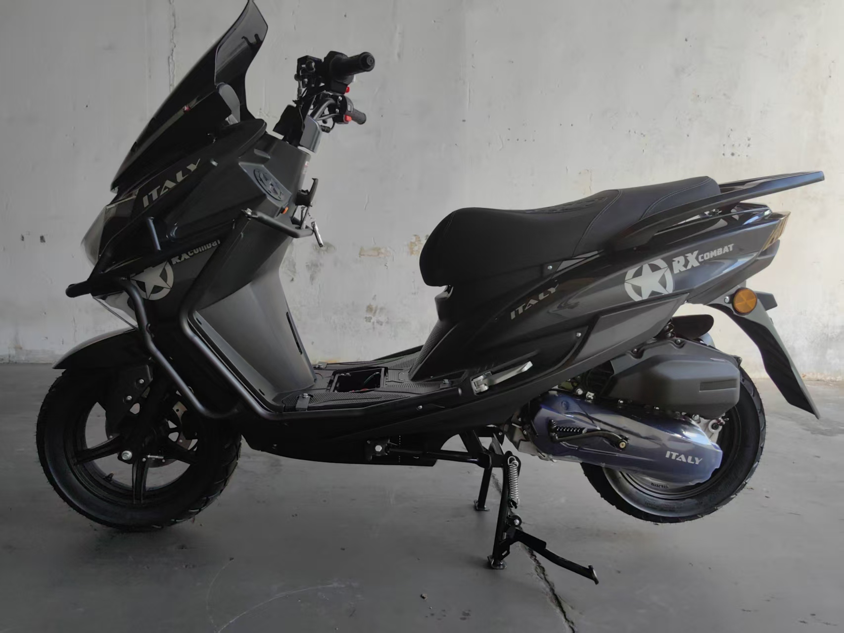 2026 Factory Direct Sales 150cc Stylish and Affordable Two-Wheeled Scooter