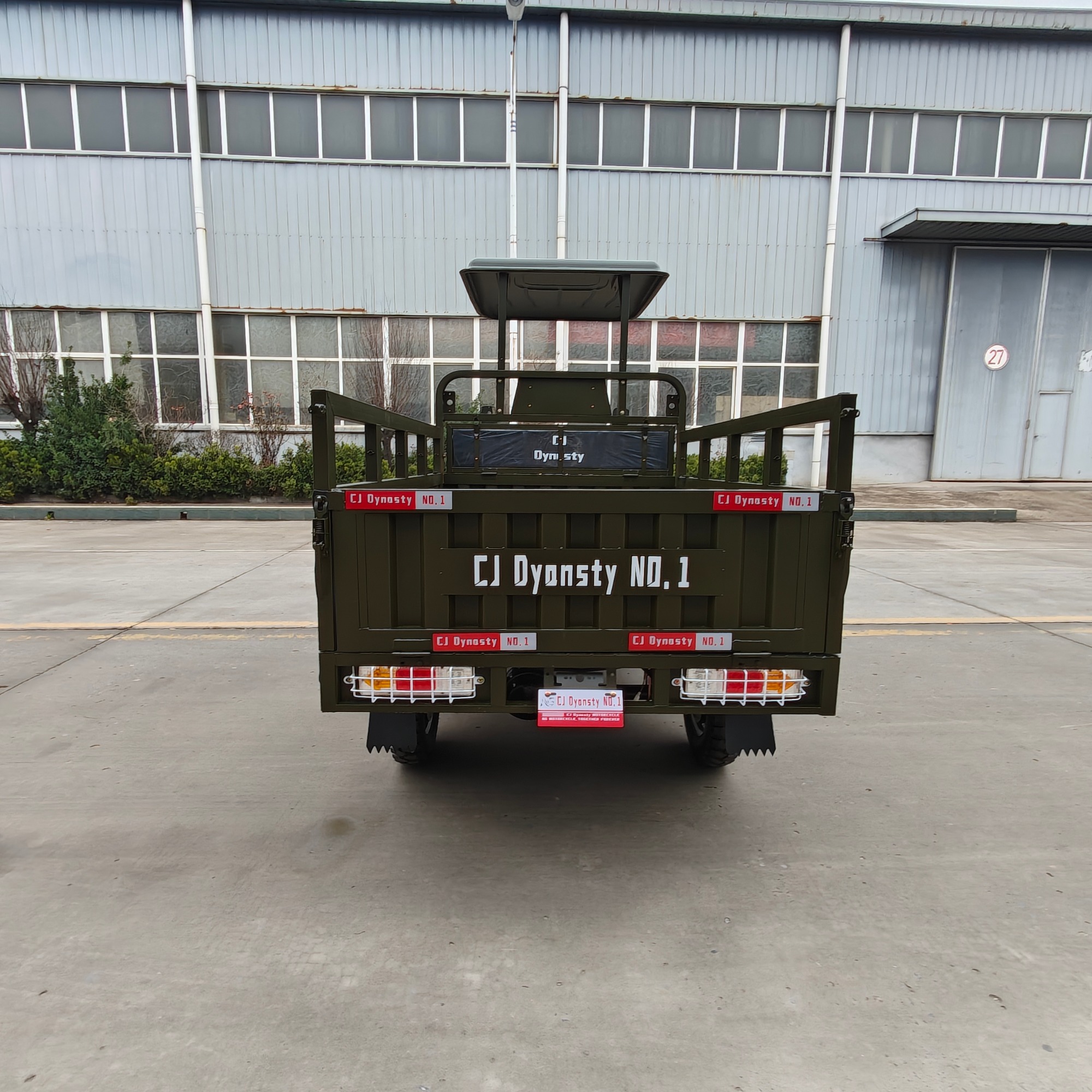 200cc Water-Cooled Gasoline Cargo Tricycle with Sunshade Maximum Load Capacity 1500kg