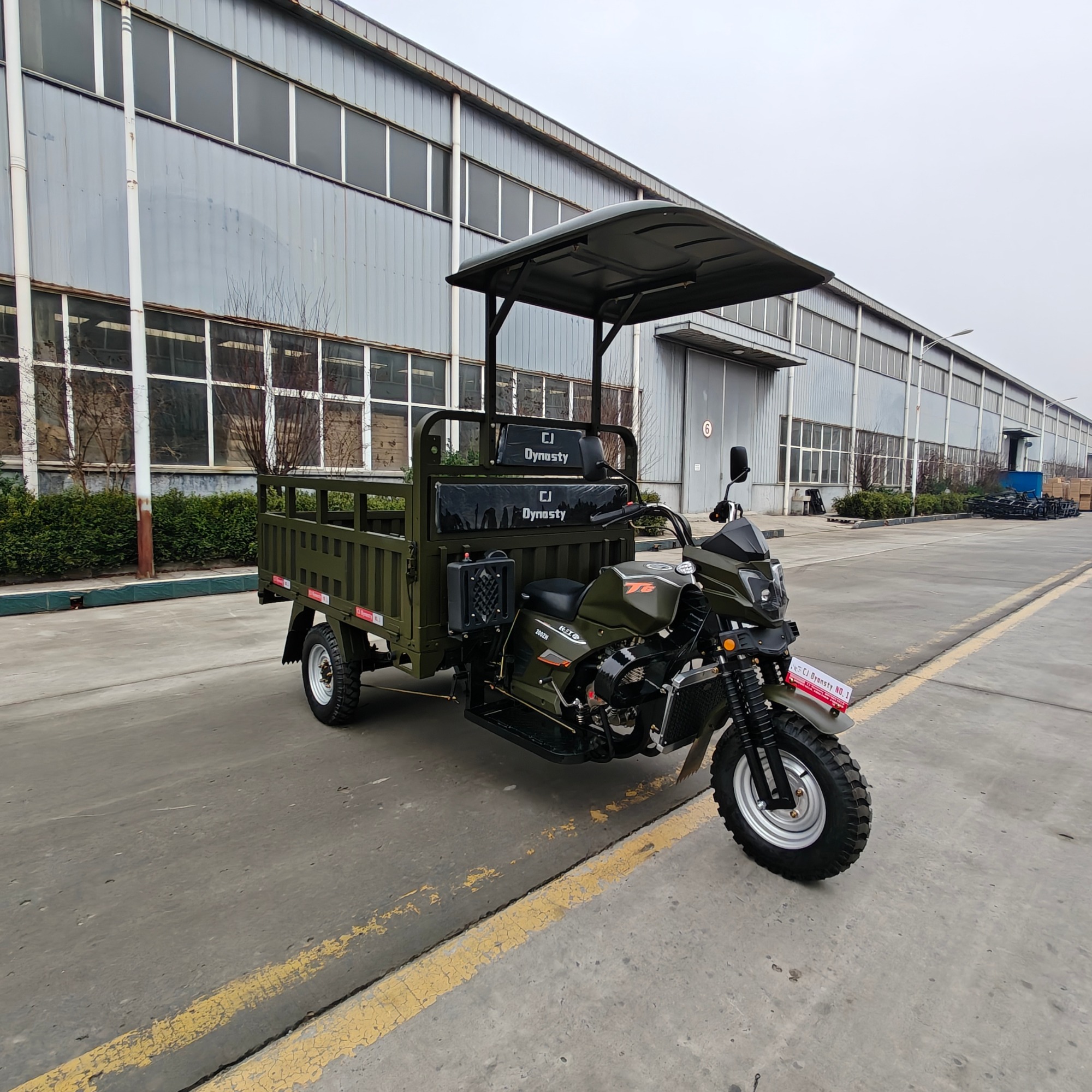 200cc Water-Cooled Gasoline Cargo Tricycle with Sunshade Maximum Load Capacity 1500kg