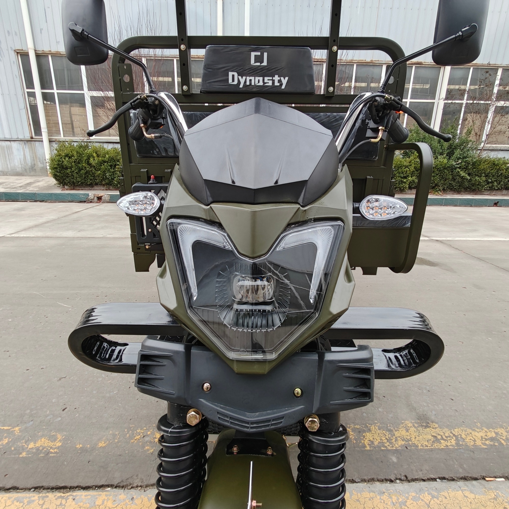 200cc Water-Cooled Gasoline Cargo Tricycle with Sunshade Maximum Load Capacity 1500kg