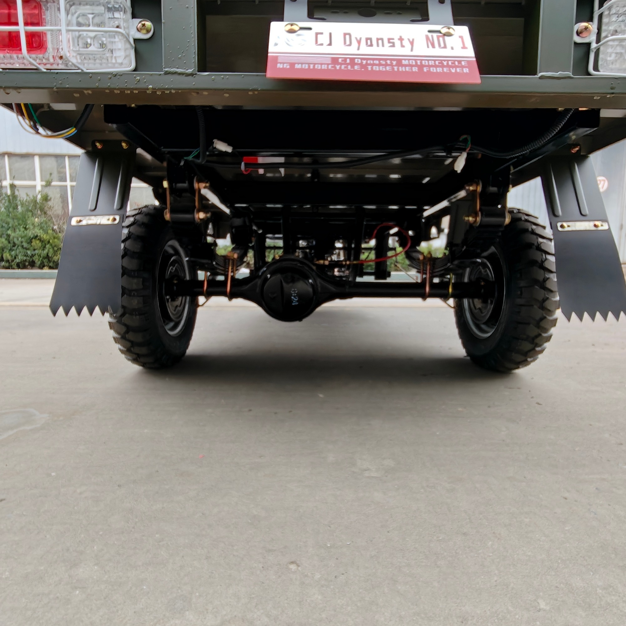 200cc Water-Cooled Gasoline Cargo Tricycle with Sunshade Maximum Load Capacity 1500kg
