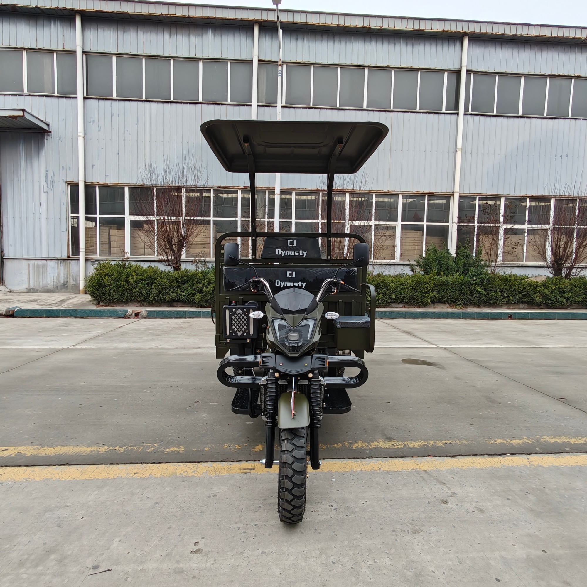 200cc Water-Cooled Gasoline Cargo Tricycle with Sunshade Maximum Load Capacity 1500kg