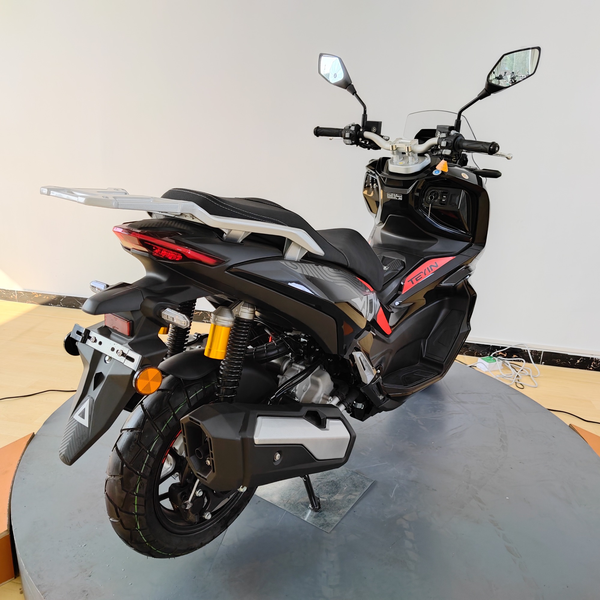 2026 New High-Power Adult Gasoline Motorcycle, Factory Direct Sales, Two-Wheeled Commuter Motorcycle