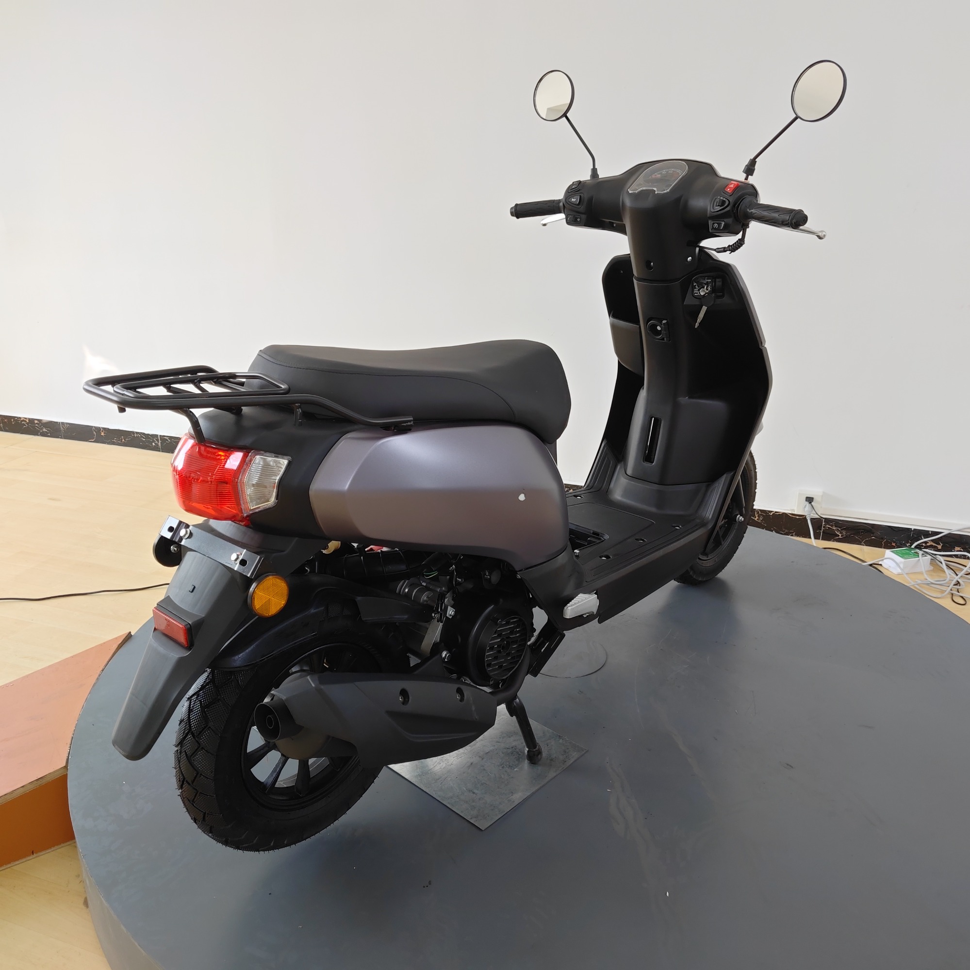 125cc Two-Wheeled Gasoline Scooter, King of Long-Distance Travel, Delivery Vehicle