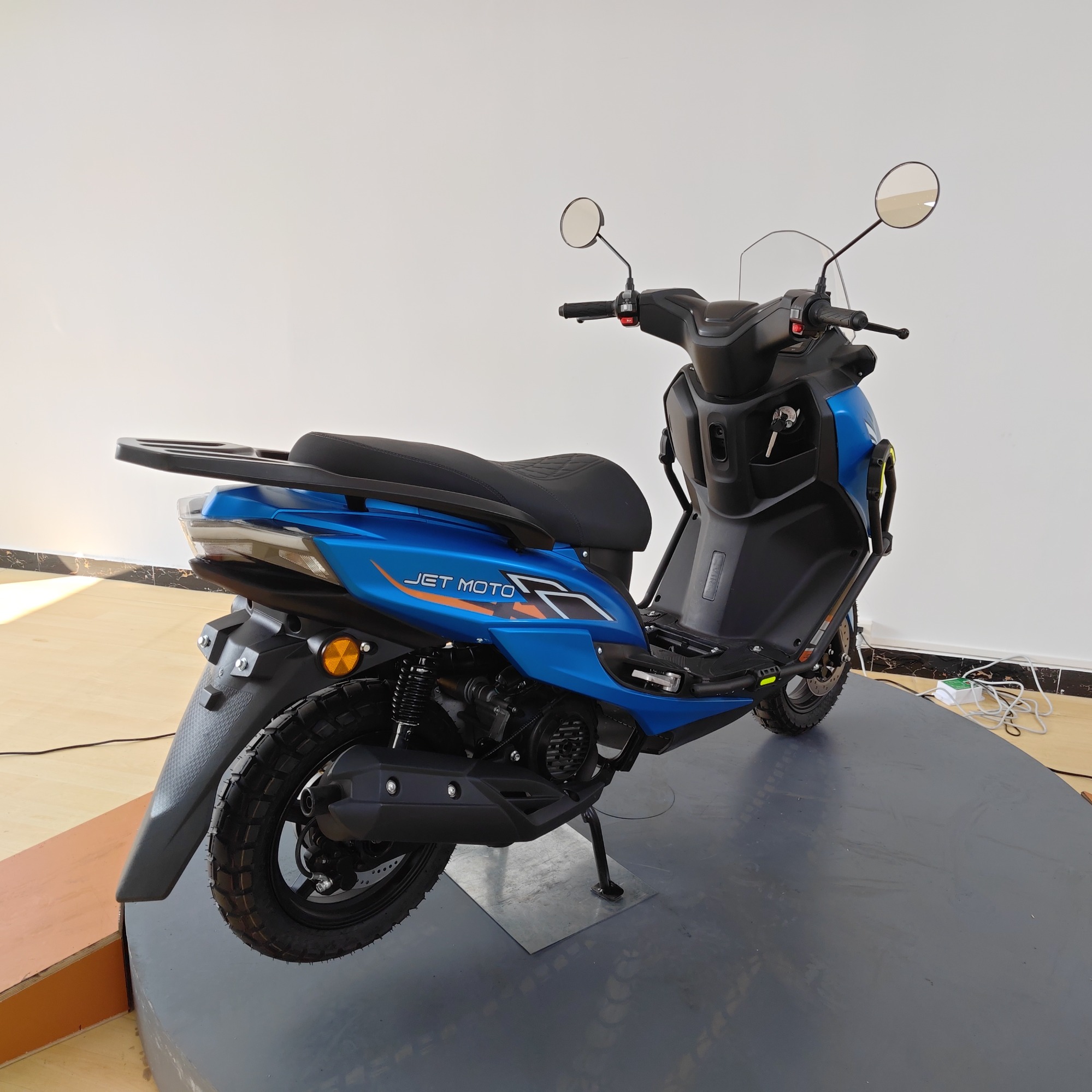 Compact 150cc Fuel-Powered Scooter for Women - Perfect for City