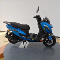 Compact 150cc Fuel-Powered Scooter for Women - Perfect for City
