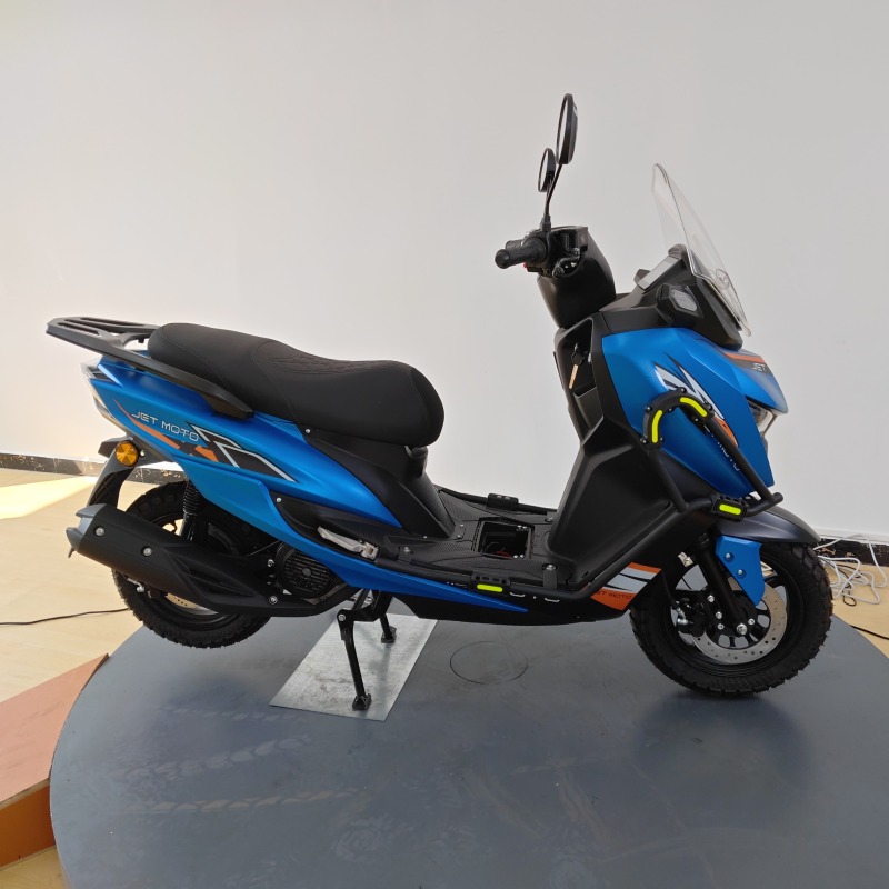 Compact 150cc Fuel-Powered Scooter for Women - Perfect for City