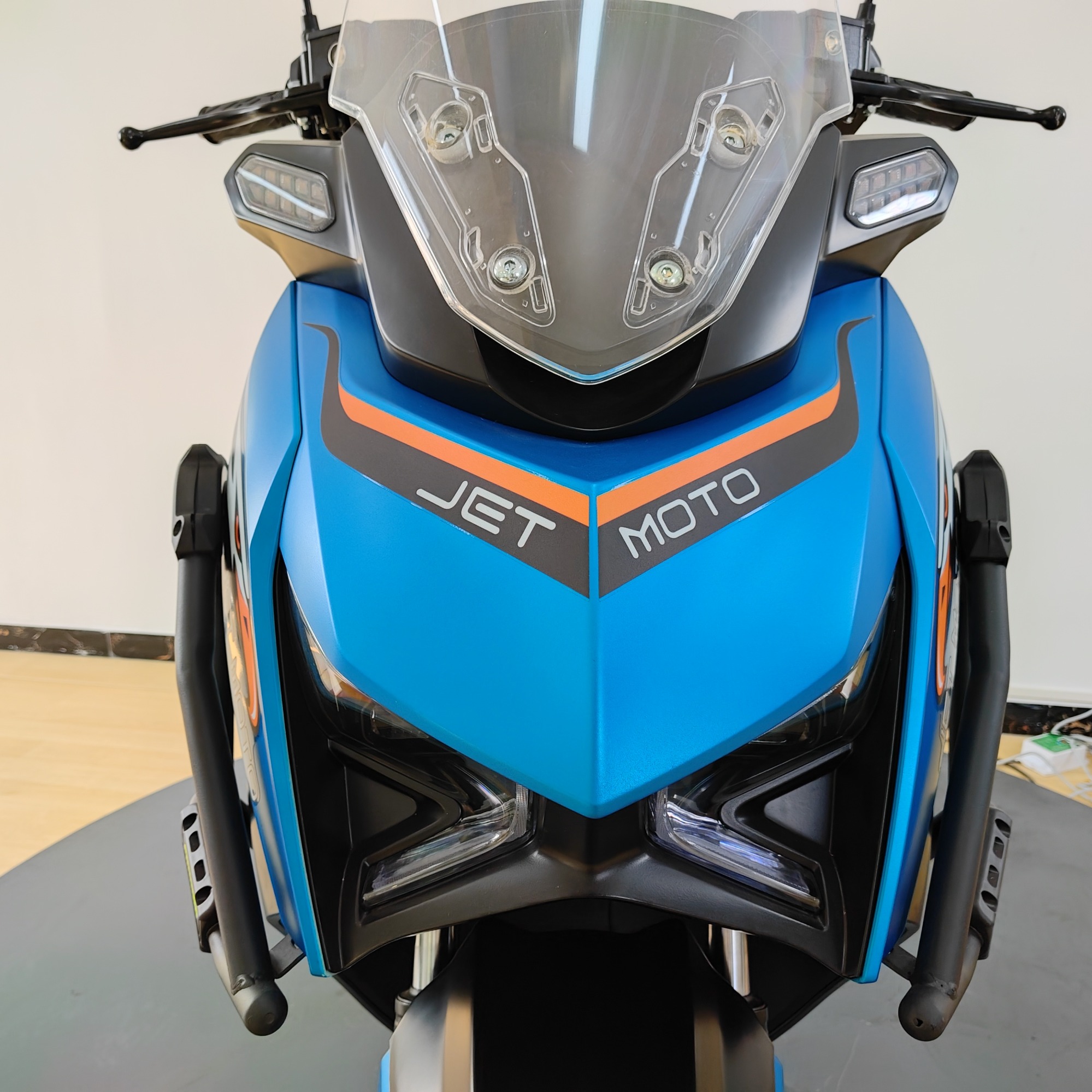 Compact 150cc Fuel-Powered Scooter for Women - Perfect for City