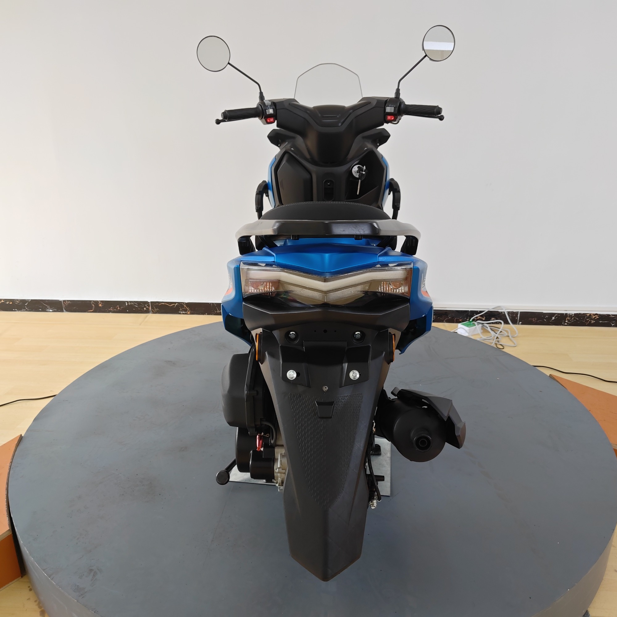 Compact 150cc Fuel-Powered Scooter for Women - Perfect for City