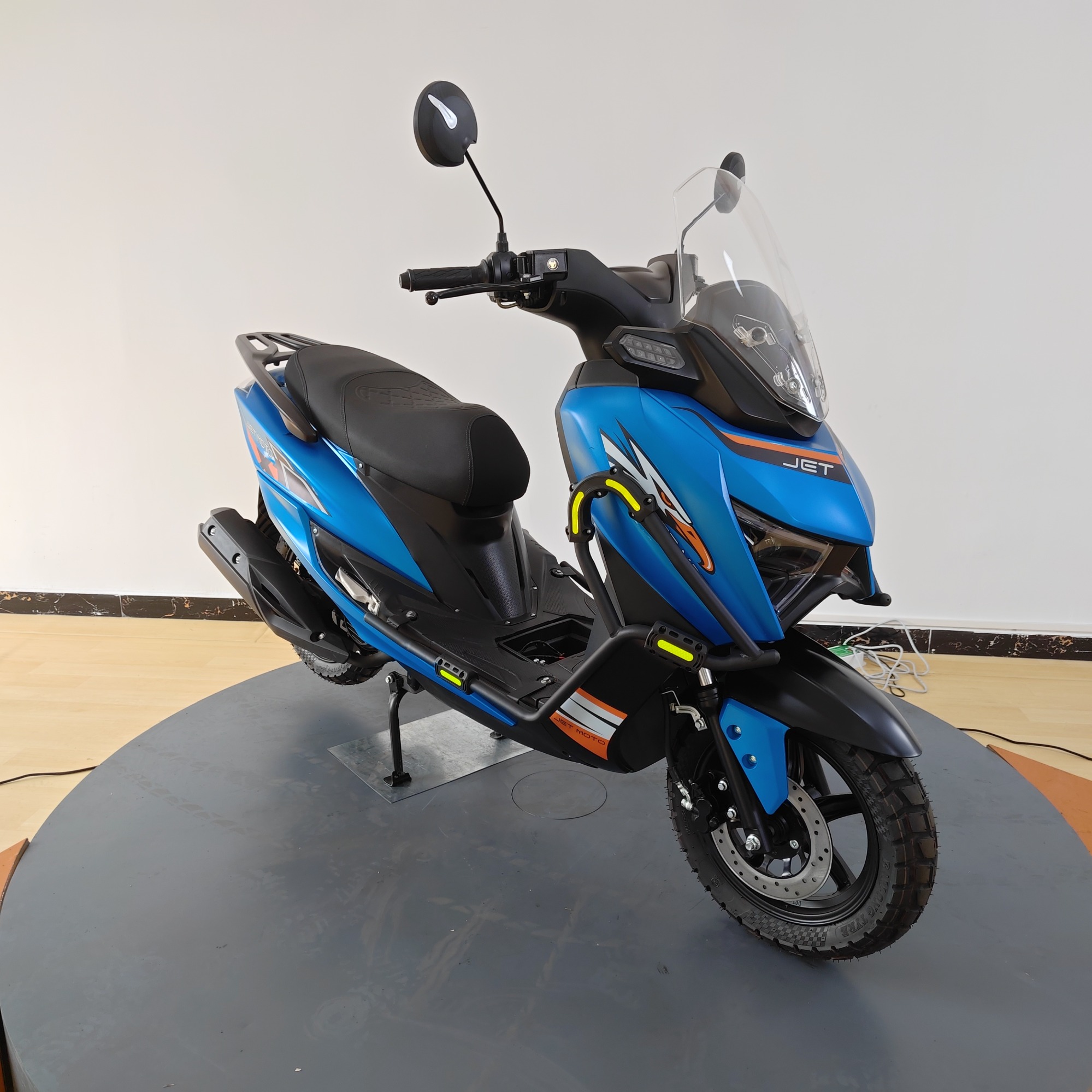 Compact 150cc Fuel-Powered Scooter for Women - Perfect for City