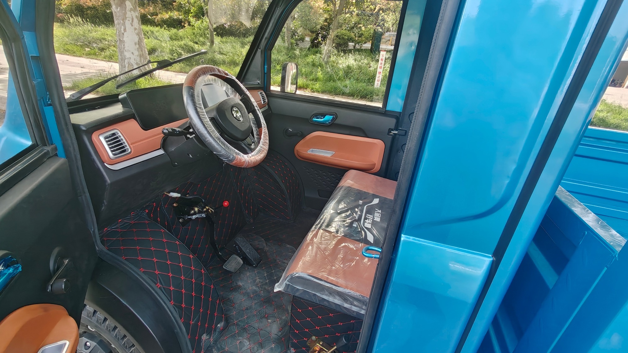 72V 2000W New Energy Electric Four-Wheeled Freight Vehicle, Suitable for Urban Transportation
