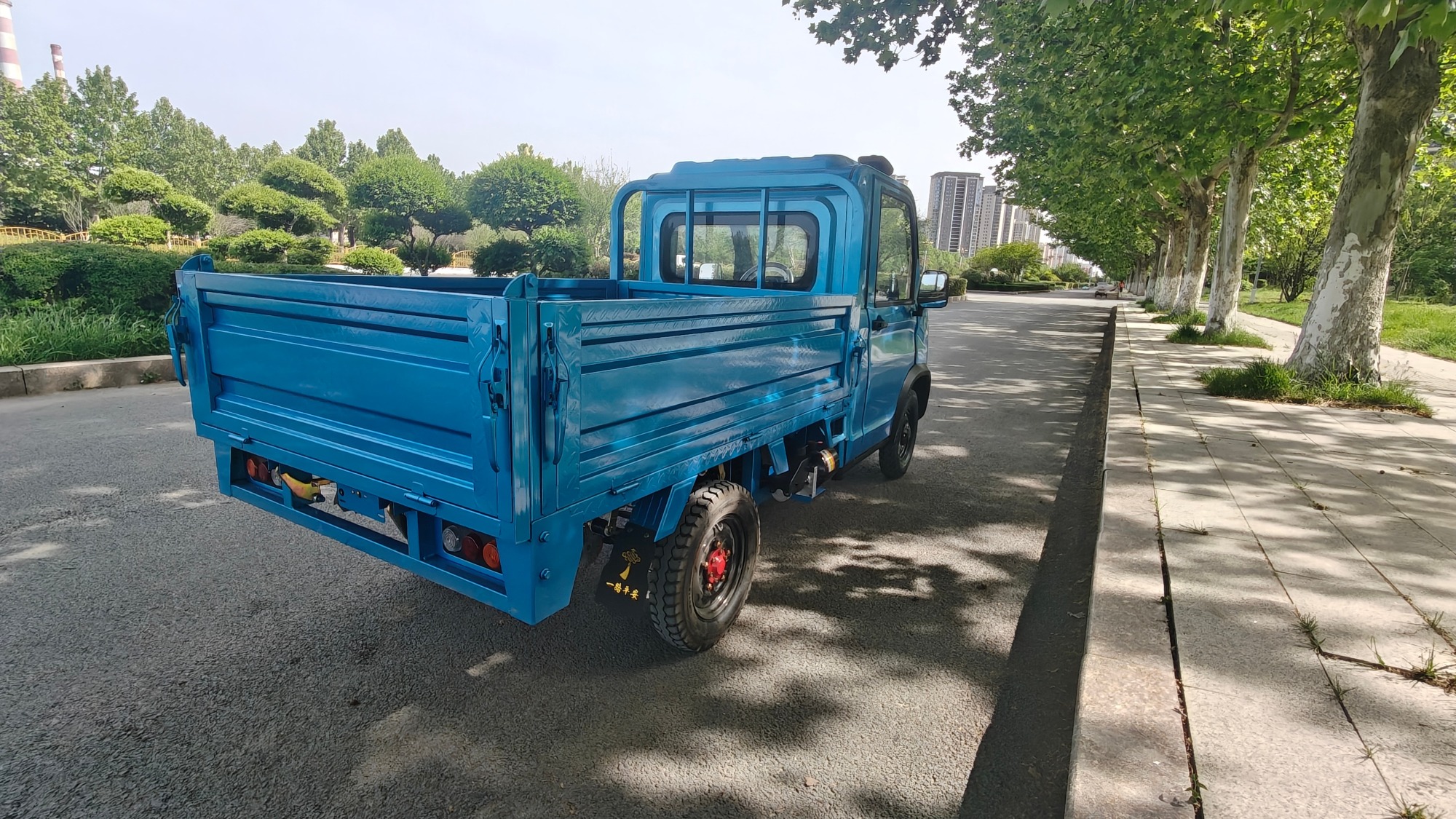 72V 2000W New Energy Electric Four-Wheeled Freight Vehicle, Suitable for Urban Transportation