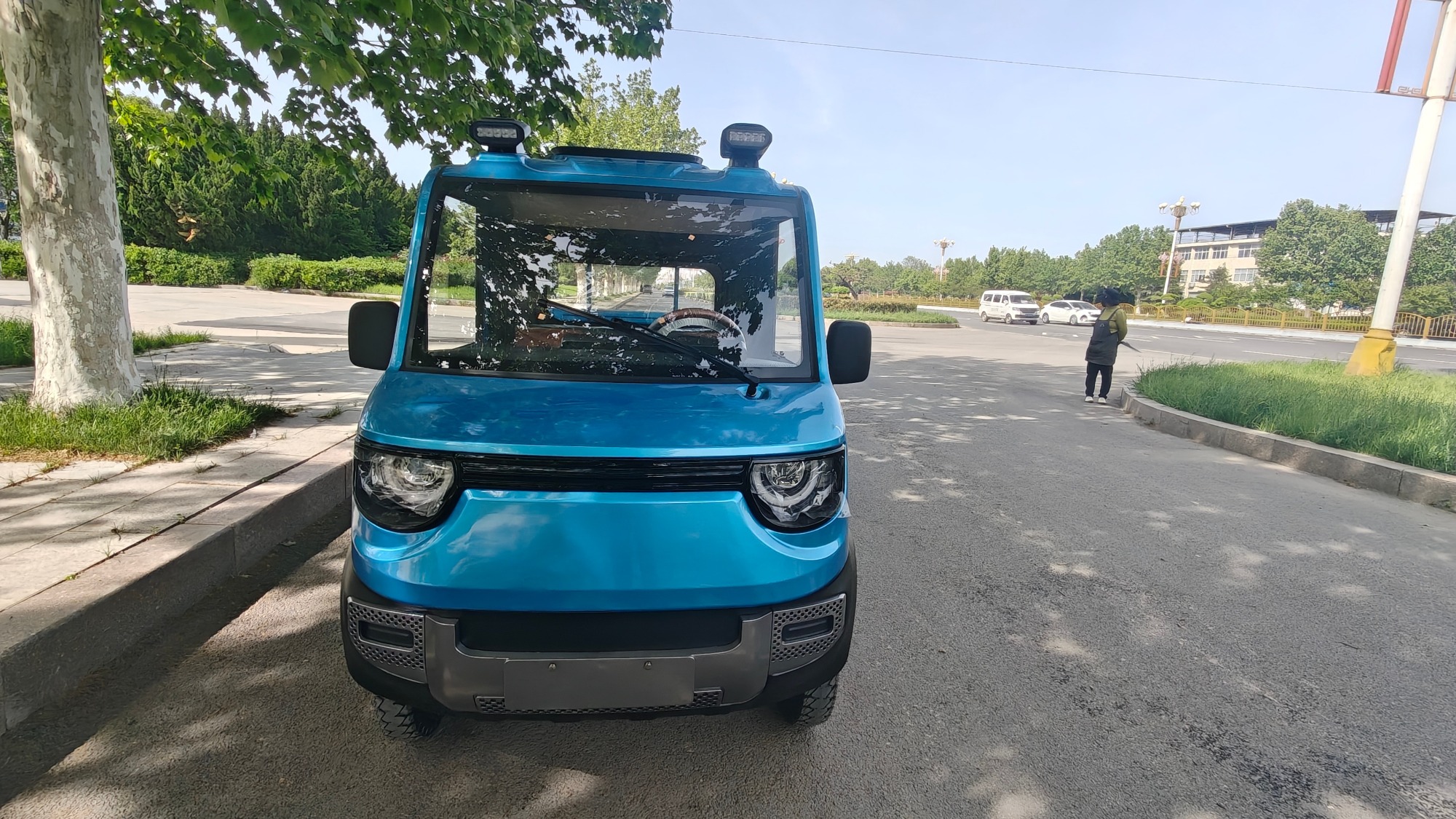 72V 2000W New Energy Electric Four-Wheeled Freight Vehicle, Suitable for Urban Transportation