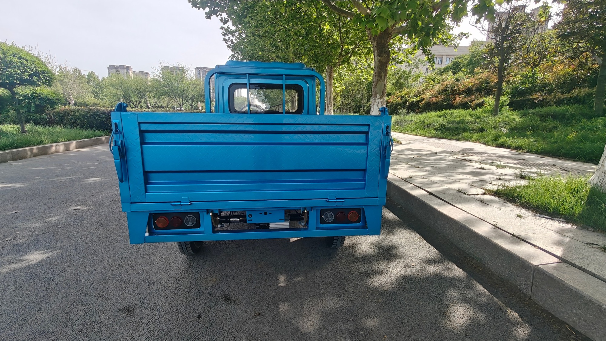 72V 2000W New Energy Electric Four-Wheeled Freight Vehicle, Suitable for Urban Transportation