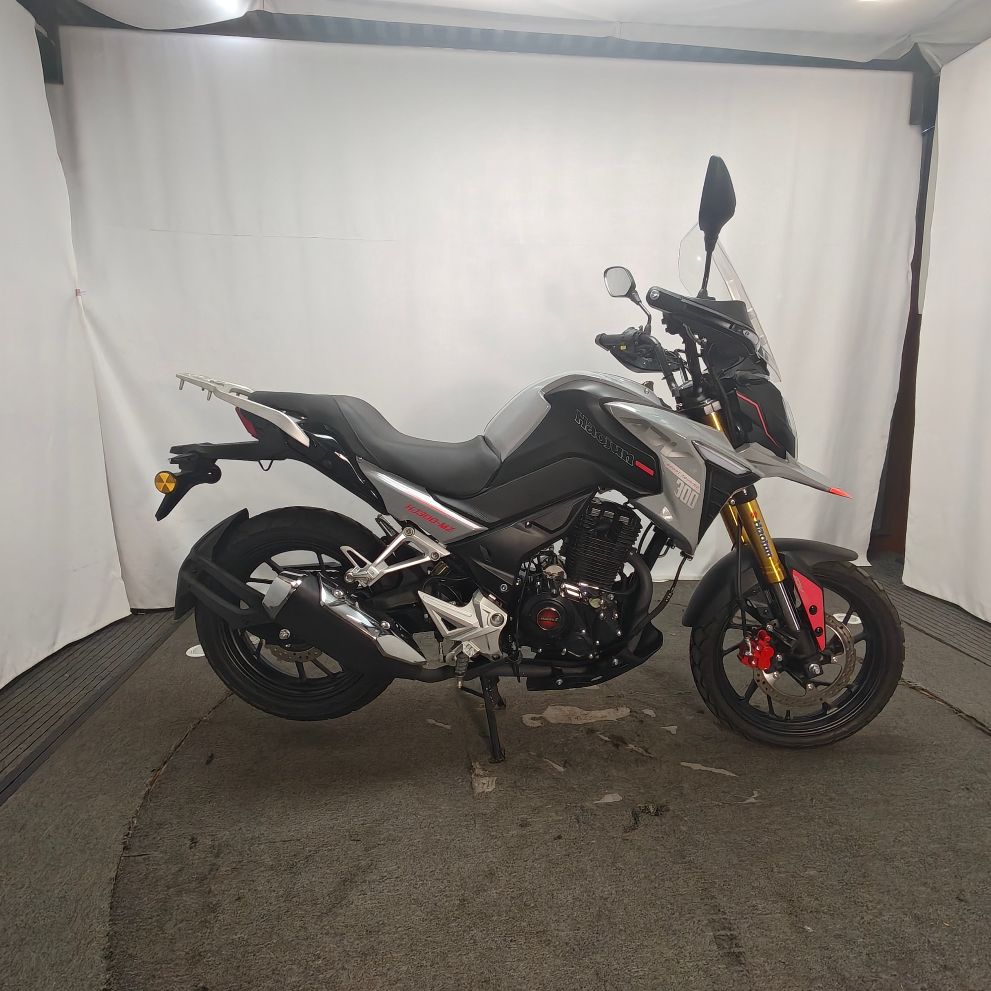 Factory Direct Supply of Sporty 300cc Gasoline Racing Motorcycles