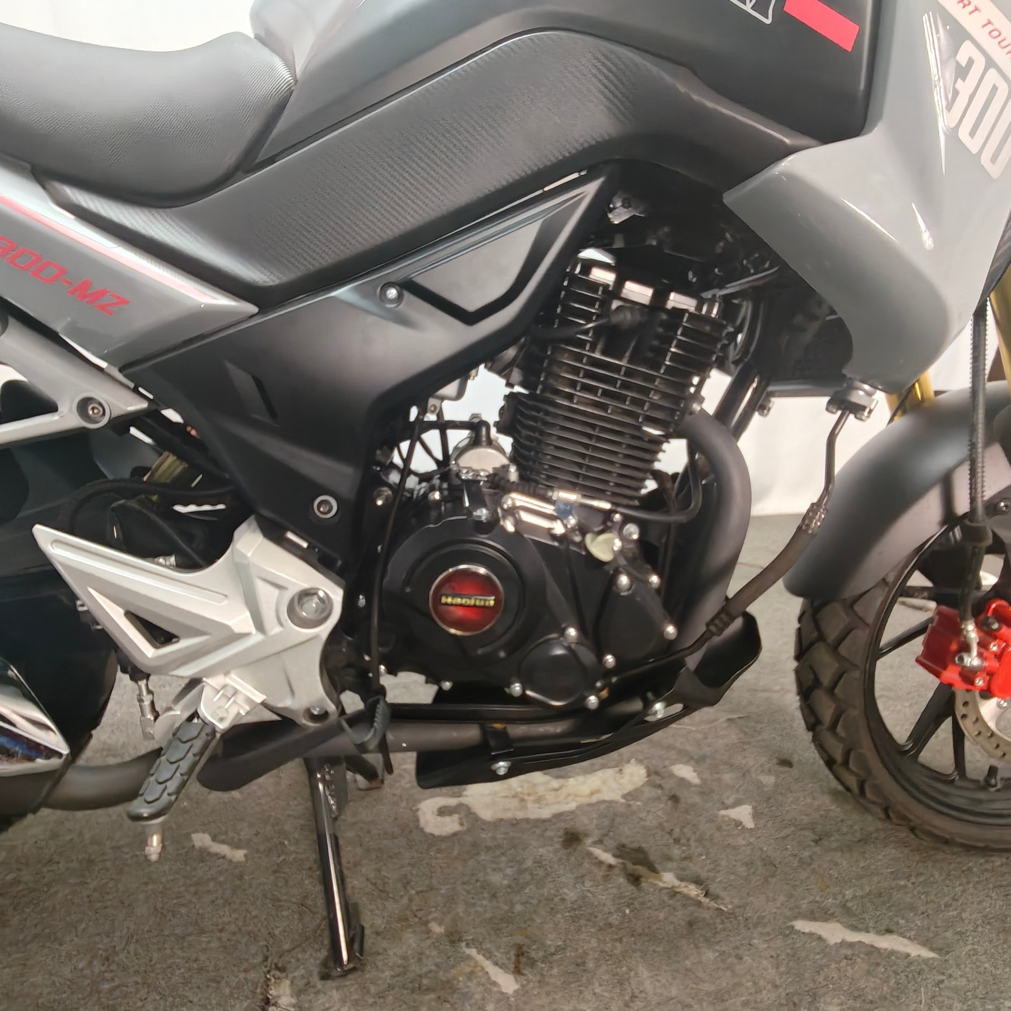 Factory Direct Supply of Sporty 300cc Gasoline Racing Motorcycles