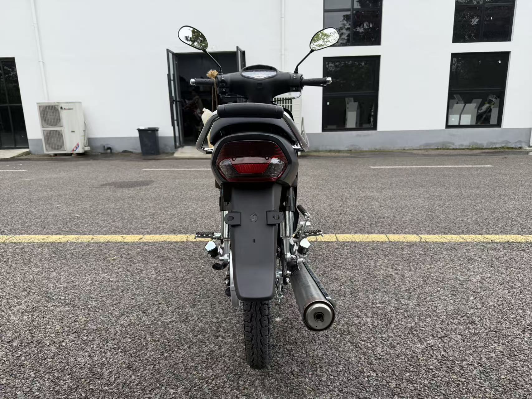 High-Quality Two-Wheeled Lightweight Four-Stroke 110cc Gasoline Motorcycle for Adults