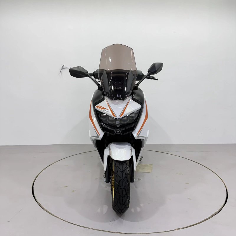 Chinese Manufacturers Directly Sell Gasoline-Powered Two-Wheeled Motorcycles.