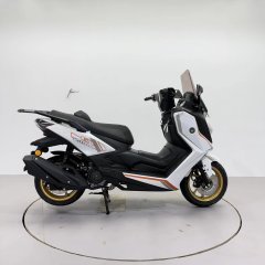 Chinese Manufacturers Directly Sell Gasoline-Powered Two-Wheeled Motorcycles.