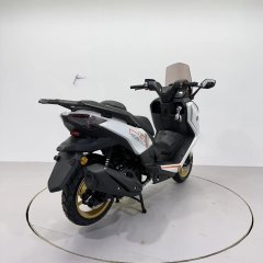 Chinese Manufacturers Directly Sell Gasoline-Powered Two-Wheeled Motorcycles.