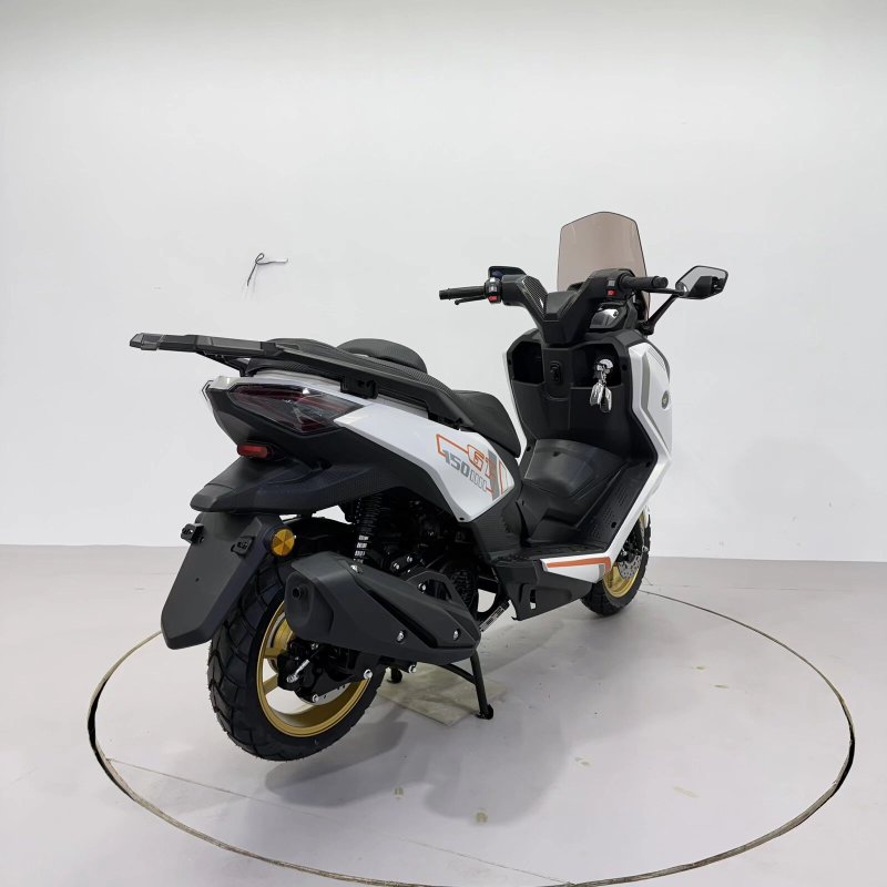 Chinese Manufacturers Directly Sell Gasoline-Powered Two-Wheeled Motorcycles.