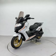 Chinese Manufacturers Directly Sell Gasoline-Powered Two-Wheeled Motorcycles.
