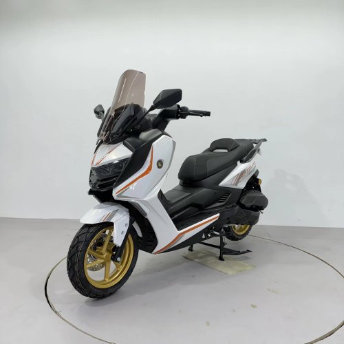 Chinese Manufacturers Directly Sell Gasoline-Powered Two-Wheeled Motorcycles.