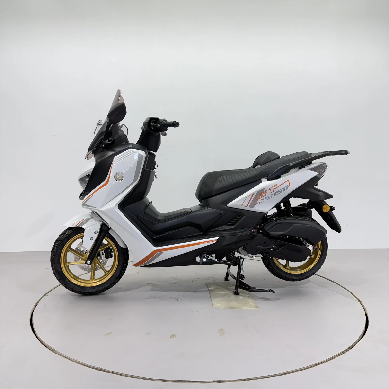 Chinese Manufacturers Directly Sell Gasoline-Powered Two-Wheeled Motorcycles.