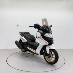 Chinese Manufacturers Directly Sell Gasoline-Powered Two-Wheeled Motorcycles.