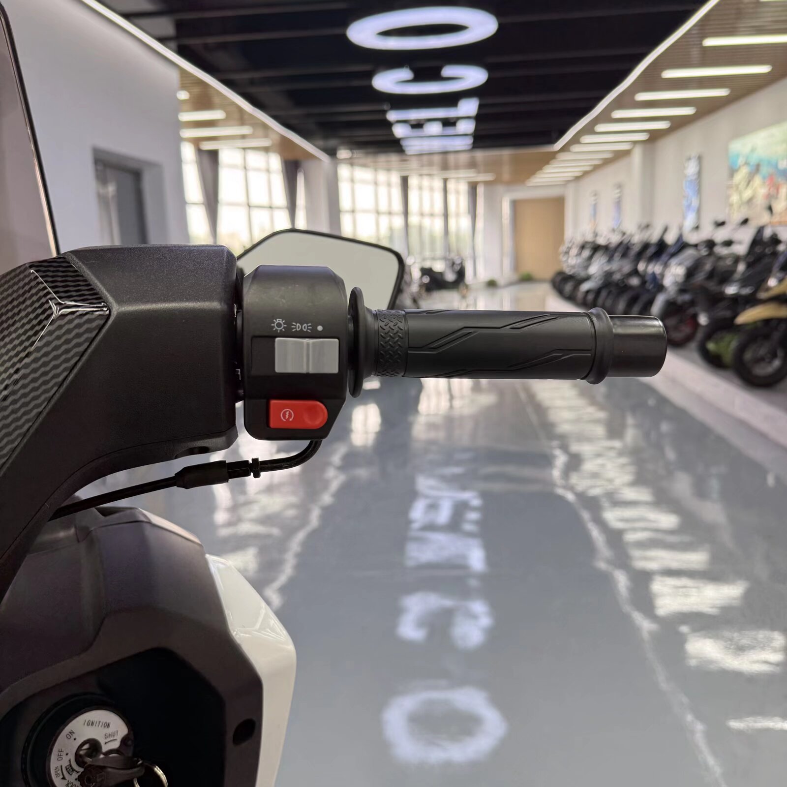 Chinese Manufacturers Directly Sell Gasoline-Powered Two-Wheeled Motorcycles.