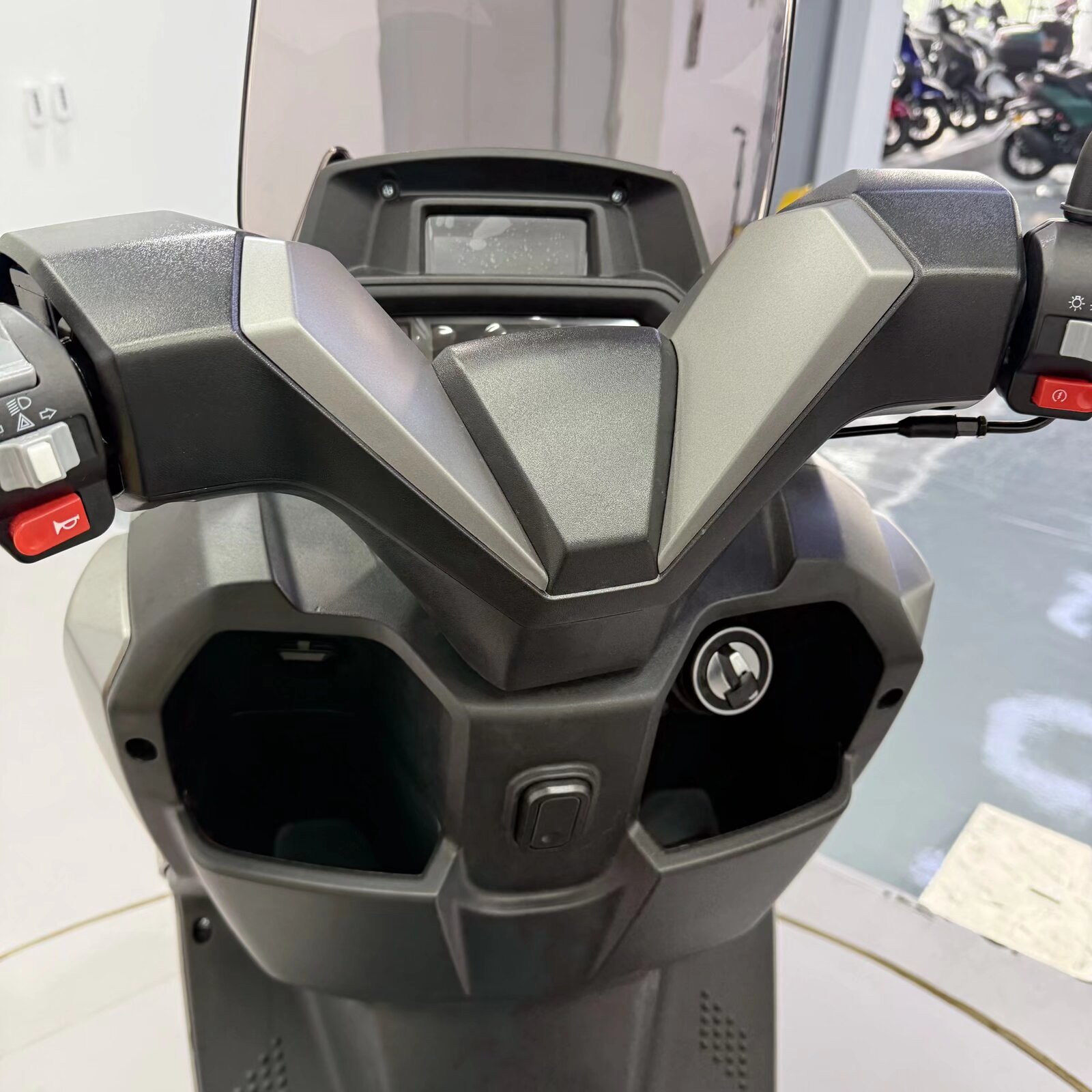 180cc Adult High-Speed Two-Wheeled Motorcycle, Durable Two-Wheeled Scooter