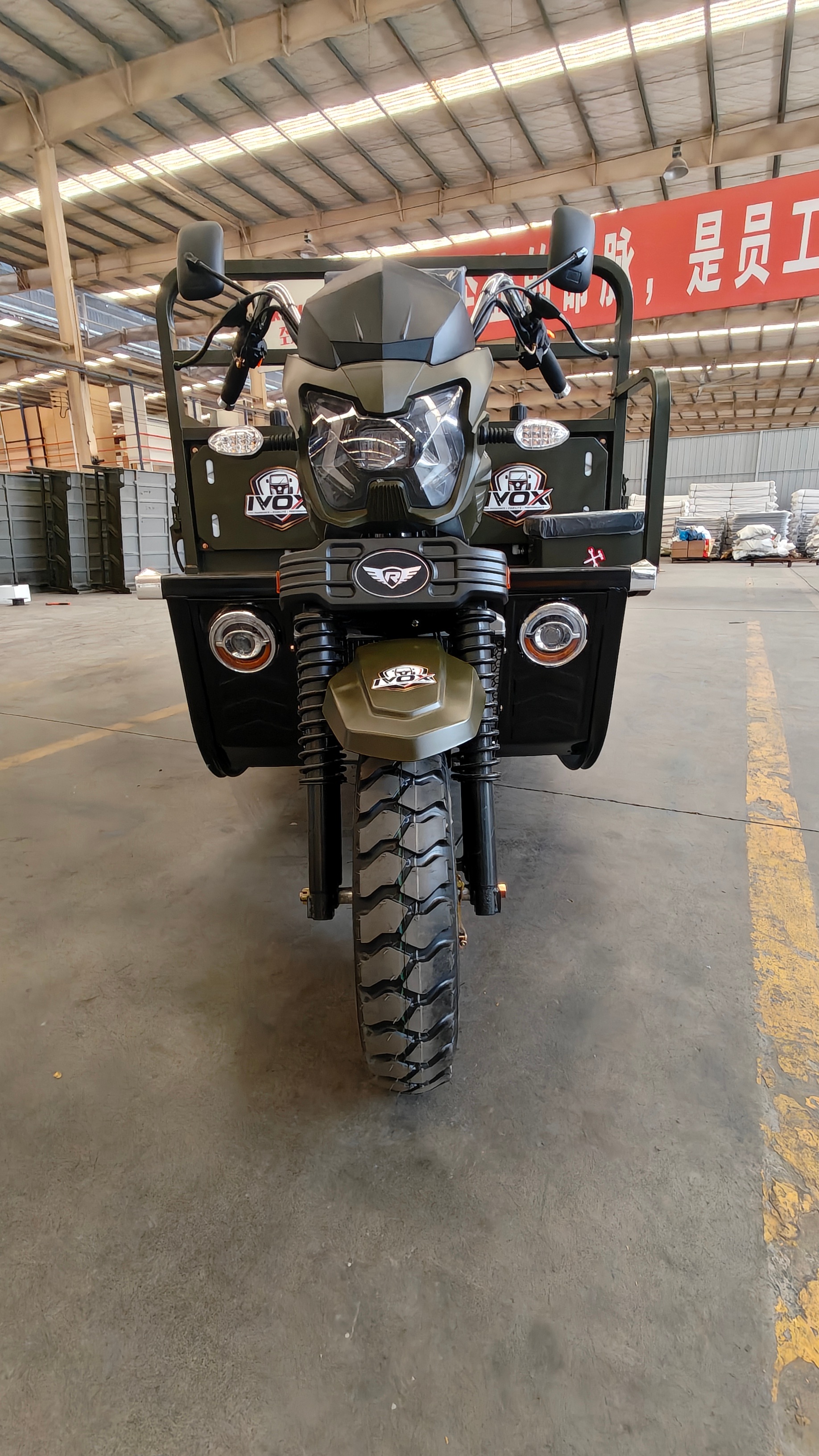 250cc Gasoline Engine Cargo Tricycle, Strong Load-Bearing Capacity, Stable and Reliable Power, High-Performance Tricycle.