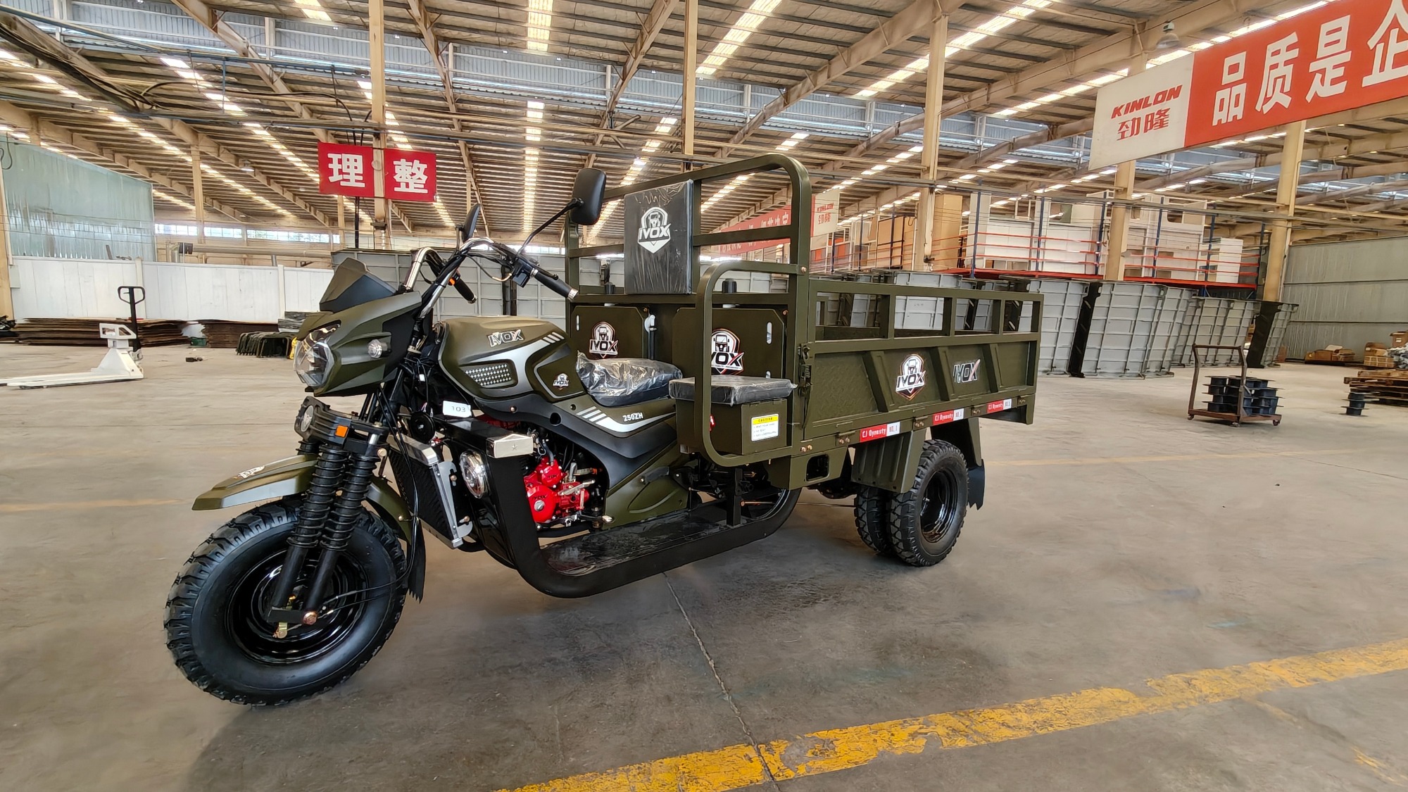 250cc Gasoline Engine Cargo Tricycle, Strong Load-Bearing Capacity, Stable and Reliable Power, High-Performance Tricycle.