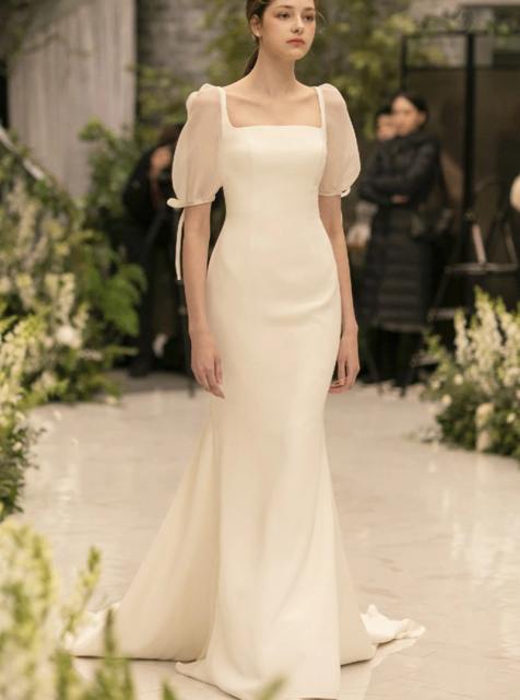 Simple Slim Square Neck Satin Korean Vintage Bubble Short Sleeve Sweep Train Wedding Gown Wedding Dress C2513