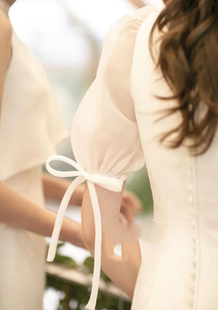 Simple Slim Square Neck Satin Korean Vintage Bubble Short Sleeve Sweep Train Wedding Gown Wedding Dress C25131