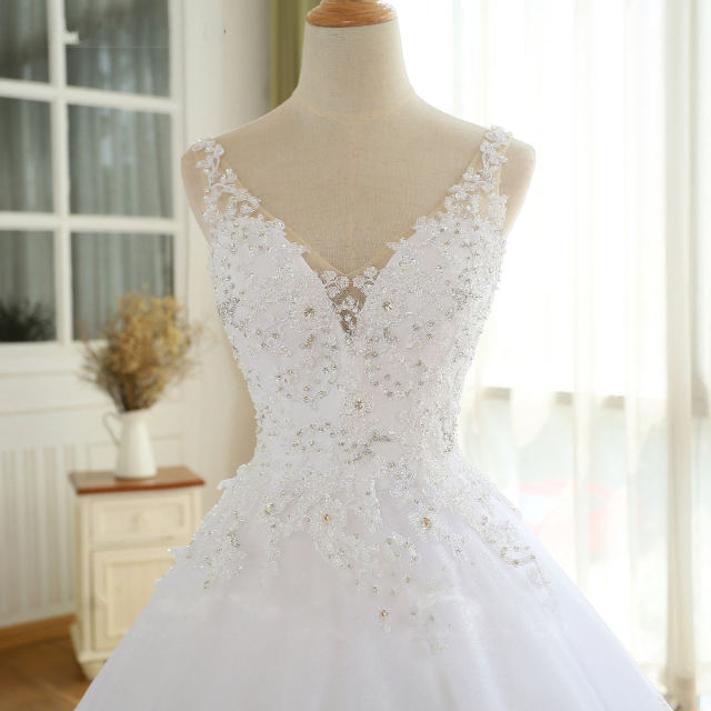 Spaghetti Strap V-neck Ball Gown Wedding Dress With Lace Vintage Wedding Dresses Bridal Gown C2524