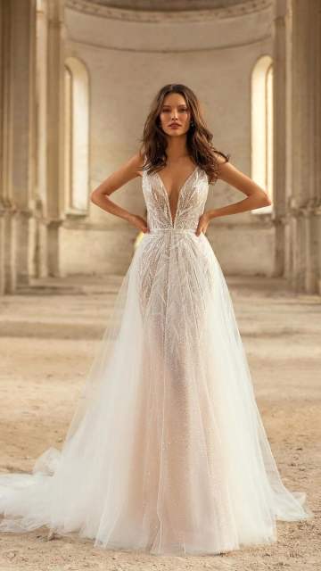 2022 V-neck Applique Bridal Gowns Spaghtti Strap Tulle Bridal Dresses Backless Illusion  Wedding Dresses C27303