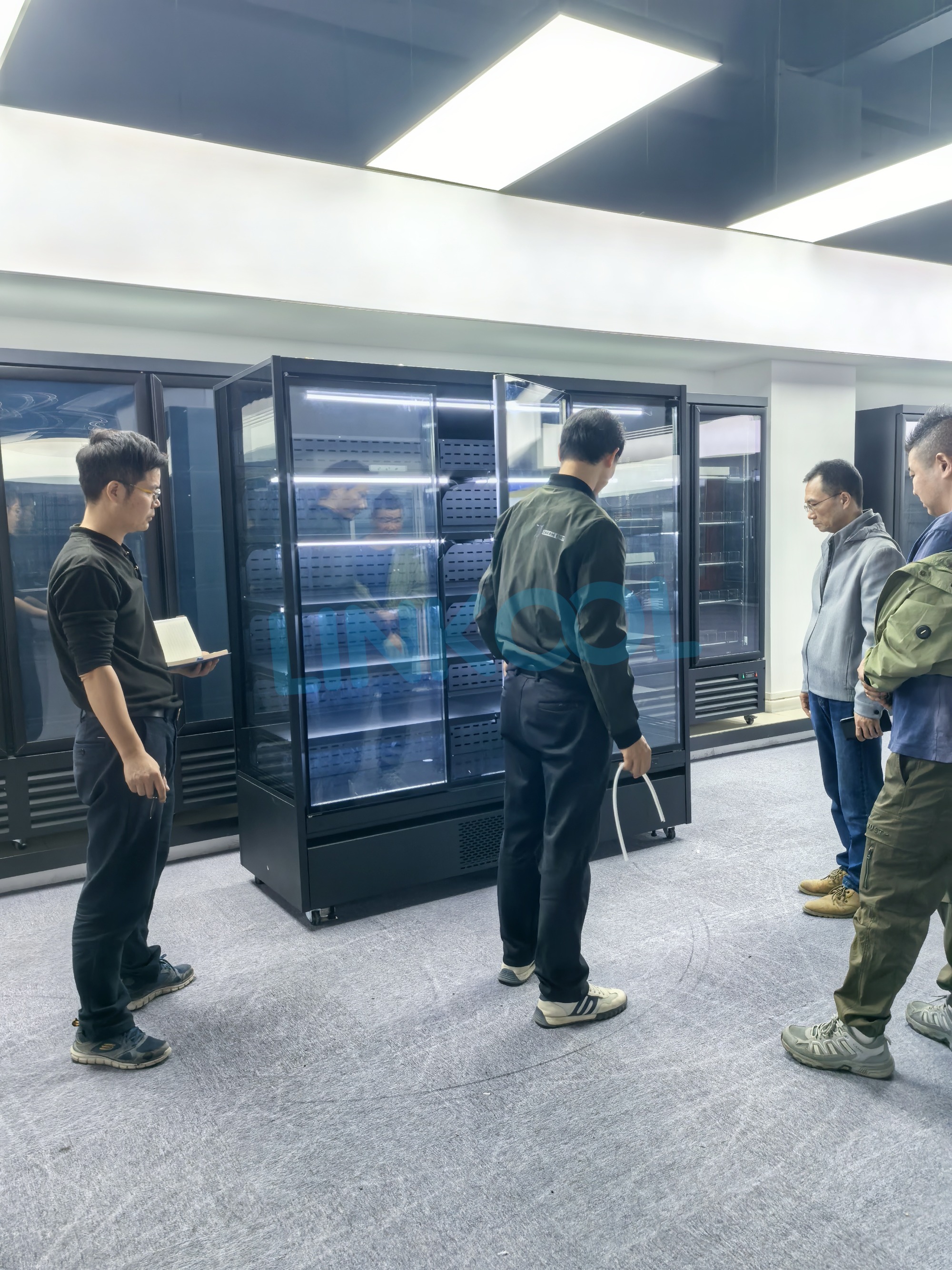 LINKOOL Technical Team Conducts Product Review on Current Door-Type Air Curtain Cabinets