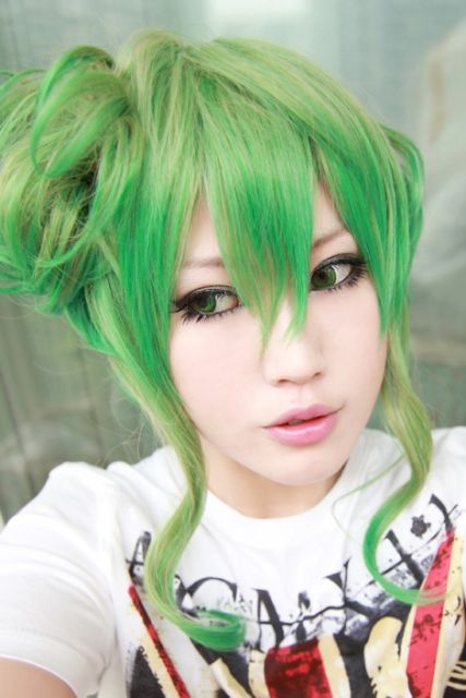 Sale! Vocaloid Gumi medium 45cm long wavy curly cosplay wig with bun yellow green ombre colors cosplay wig