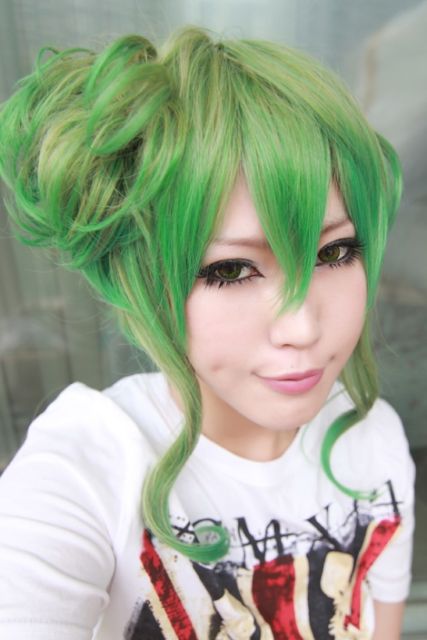 Sale! Vocaloid Gumi medium 45cm long wavy curly cosplay wig with bun yellow green ombre colors cosplay wig